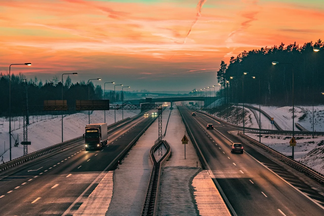 Czy autostrada A2 jest płatna? Co obowiązuje na koncesyjnych i państwowych odcinkach