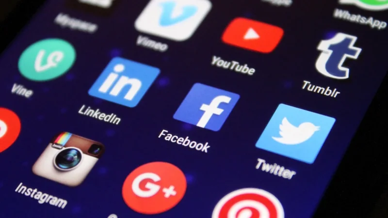 Studio graficzne — grafika na Facebooka, która przyciąga